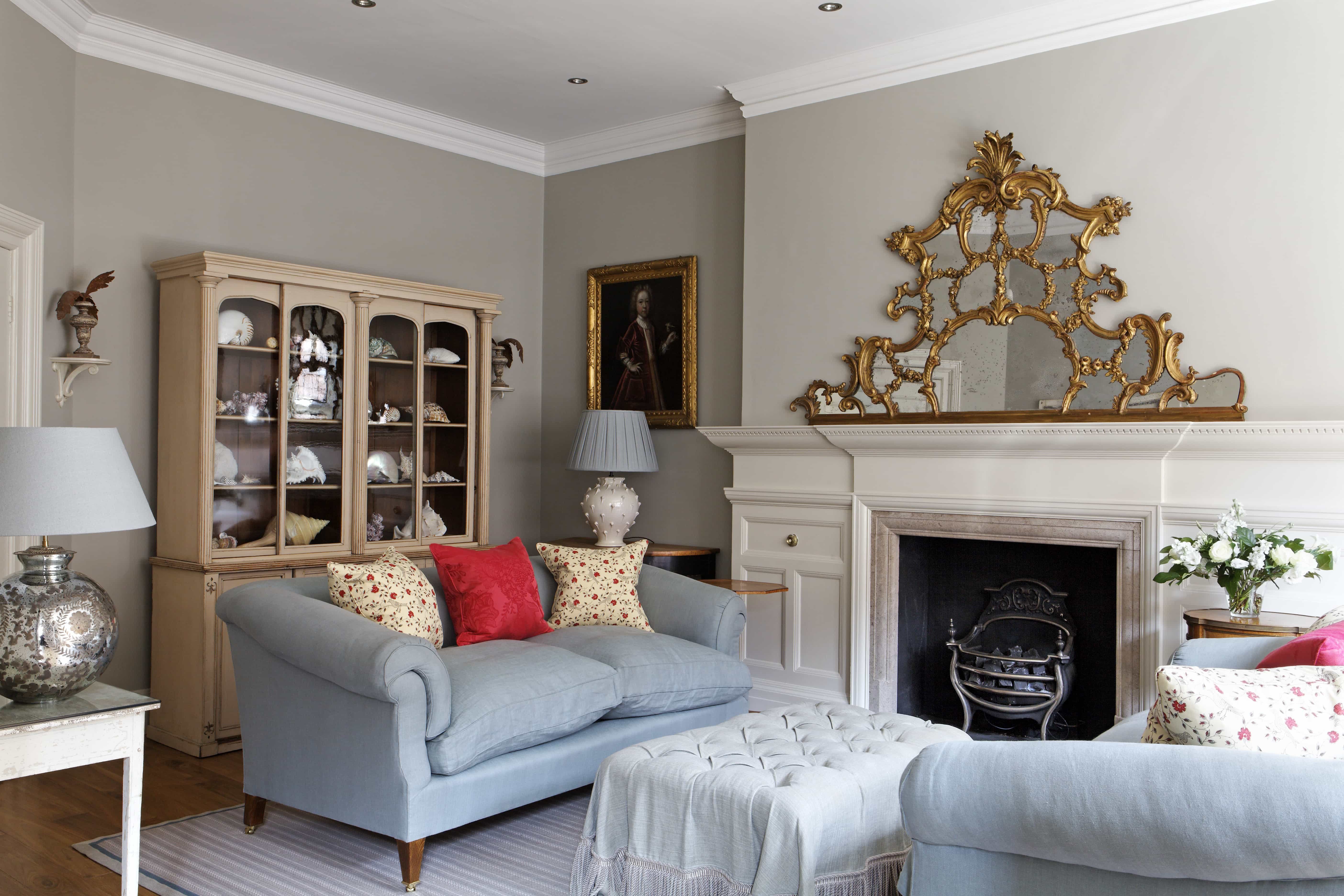 Drawing room commode wall